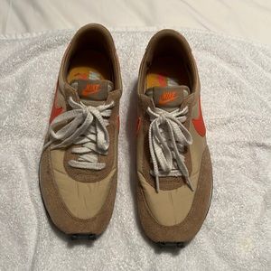 Nike Daybreak “Vegas gold” color way size 10